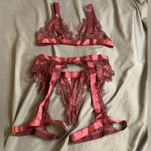 3-piece lingerie